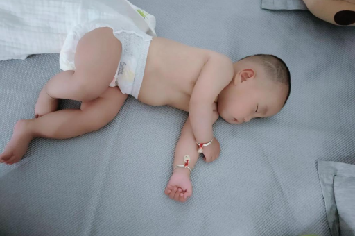 昆明宝宝总是摇头怎么回事